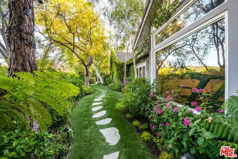 $4,995,000 | 19012 Dorlon Drive, Tarzana, CA 91356