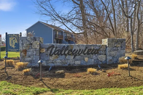 $404,900 | 200 Heroux Boulevard, Unit 205, Cumberland, RI 02864