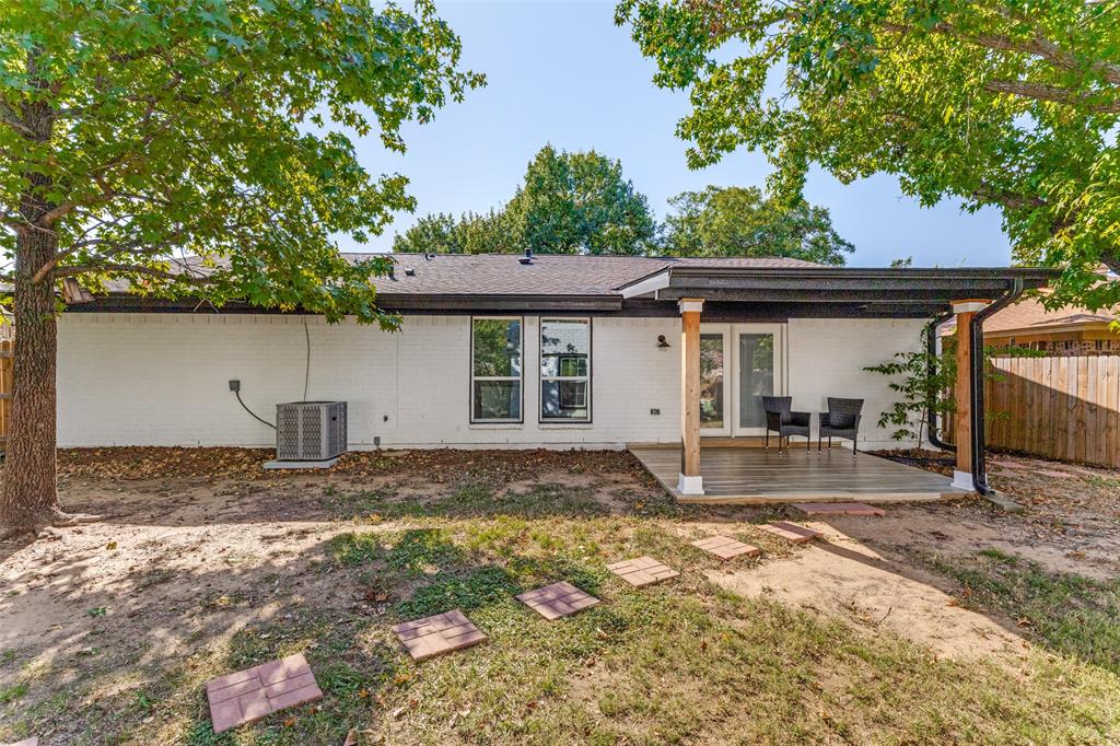 6617 Starnes Road Watauga, TX 76148 - Photo 20 of 22 a backyard of a house