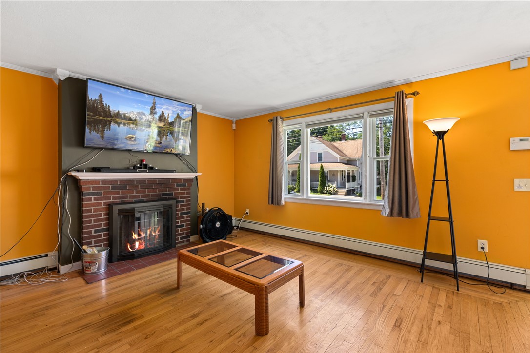 389 Great Road Lincoln, RI 02865 - Photo 3 of 24 Gallery Image 3