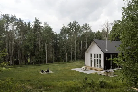 $1,095,000 | 596 Perry Road, Bethel, NY 12748