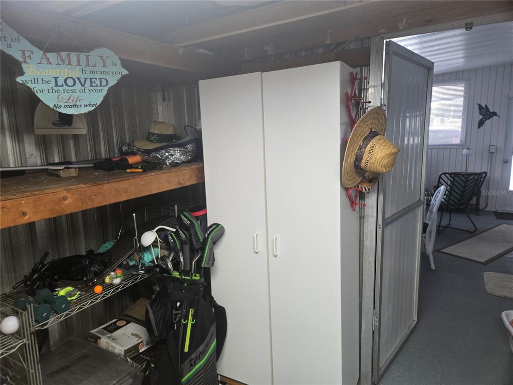 1710 7th Street Southwest, Unit 93 Ruskin, FL 33570 - Photo 9 of 38 a bathroom with a sink and a mirror