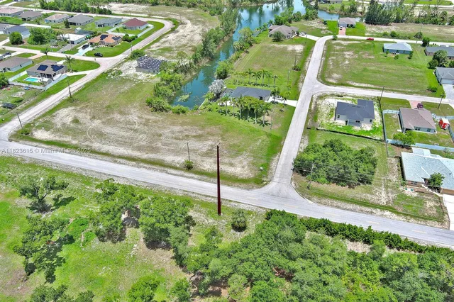 a view of a garden with a lot of houses
