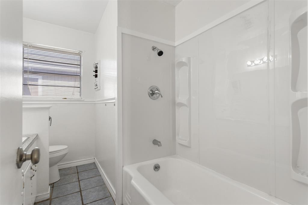 3126 Colgate Avenue Tyler, TX 75701 - Photo 14 of 33 a bathroom with a bathtub