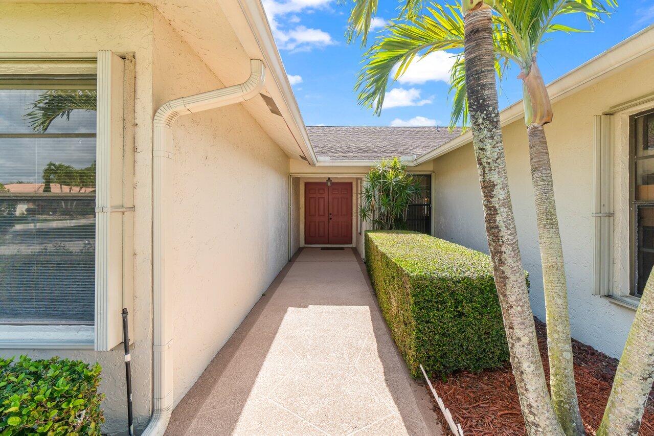 21820 Beachnut Drive Boca Raton, FL 33433 - Photo 3 of 38 004-21820BeachnutDrive-BocaRaton-FL-3343