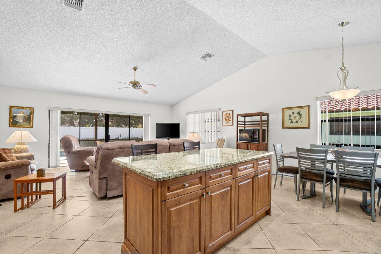 21820 Beachnut Drive Boca Raton, FL 33433 - Photo 4 of 38 005-21820BeachnutDrive-BocaRaton-FL-3343