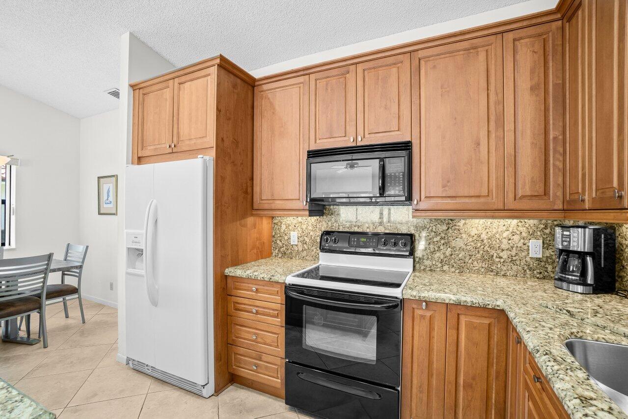 21820 Beachnut Drive Boca Raton, FL 33433 - Photo 5 of 38 006-21820BeachnutDrive-BocaRaton-FL-3343