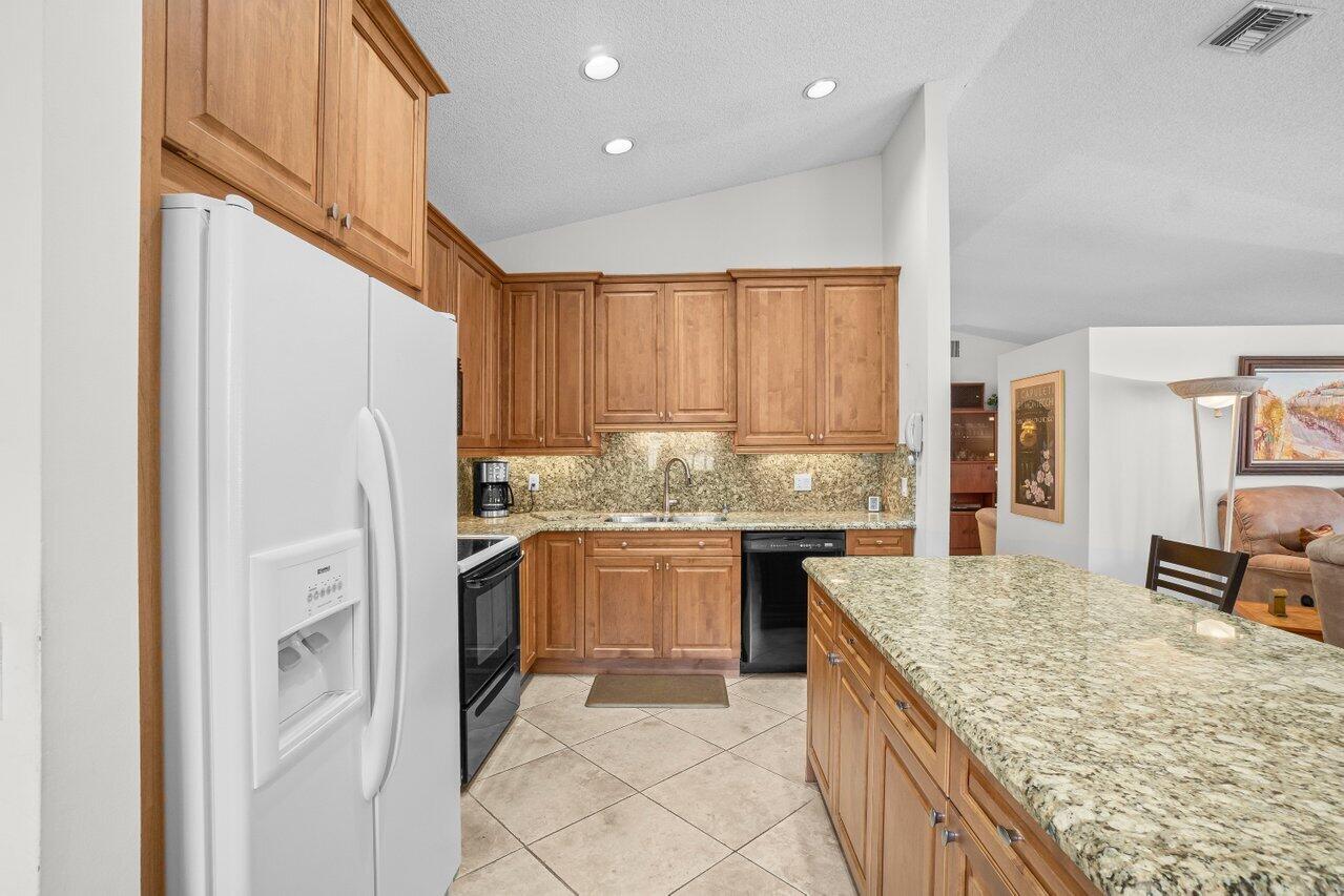 21820 Beachnut Drive Boca Raton, FL 33433 - Photo 6 of 38 007-21820BeachnutDrive-BocaRaton-FL-3343