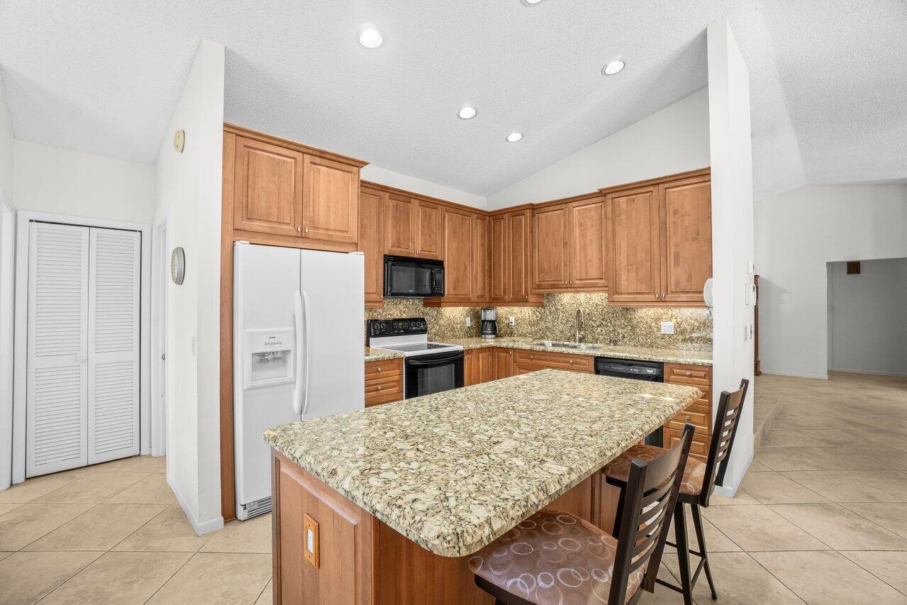 21820 Beachnut Drive Boca Raton, FL 33433 - Photo 7 of 38 008-21820BeachnutDrive-BocaRaton-FL-3343