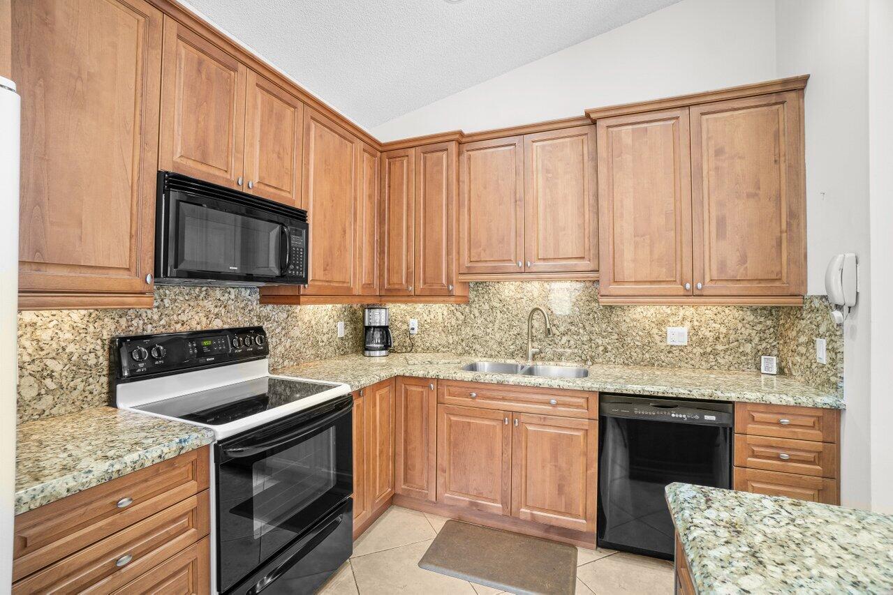 21820 Beachnut Drive Boca Raton, FL 33433 - Photo 8 of 38 009-21820BeachnutDrive-BocaRaton-FL-3343