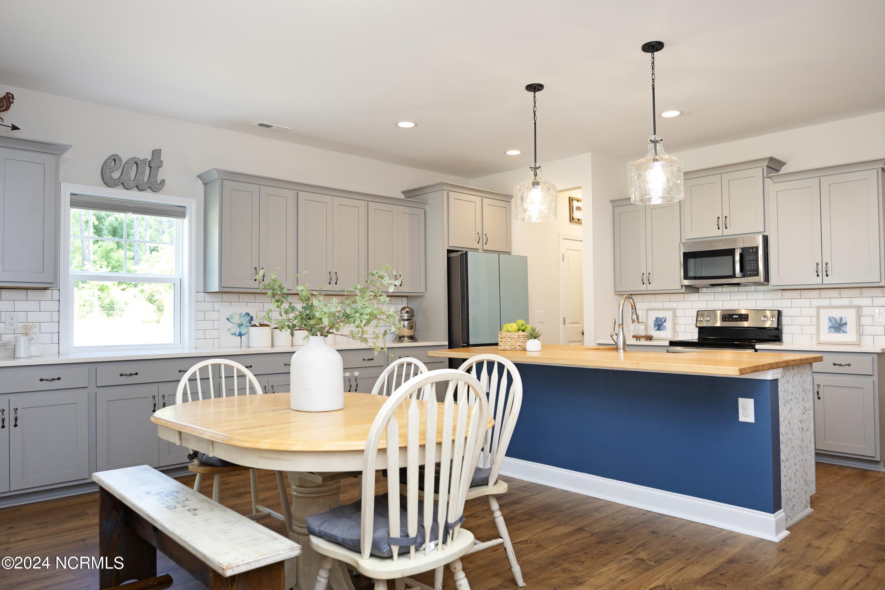 560 Valor Trail Cameron, NC 28326 - Photo 16 of 61 16Breakfast_Kitchen