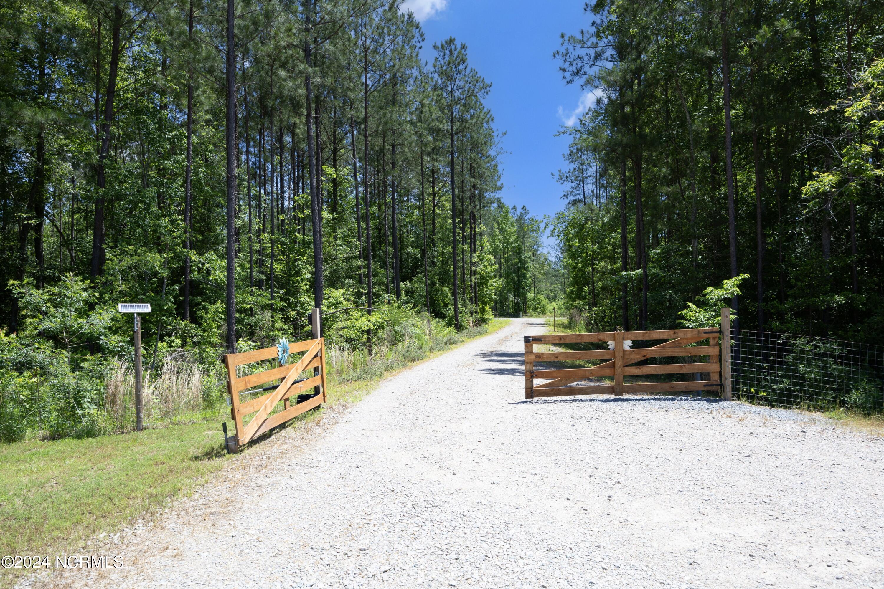 560 Valor Trail Cameron, NC 28326 - Photo 6 of 61 6InsideGate