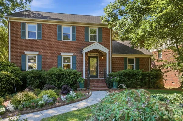 $660,000 | 723 Walnut Point Drive, Matthews, NC 28105