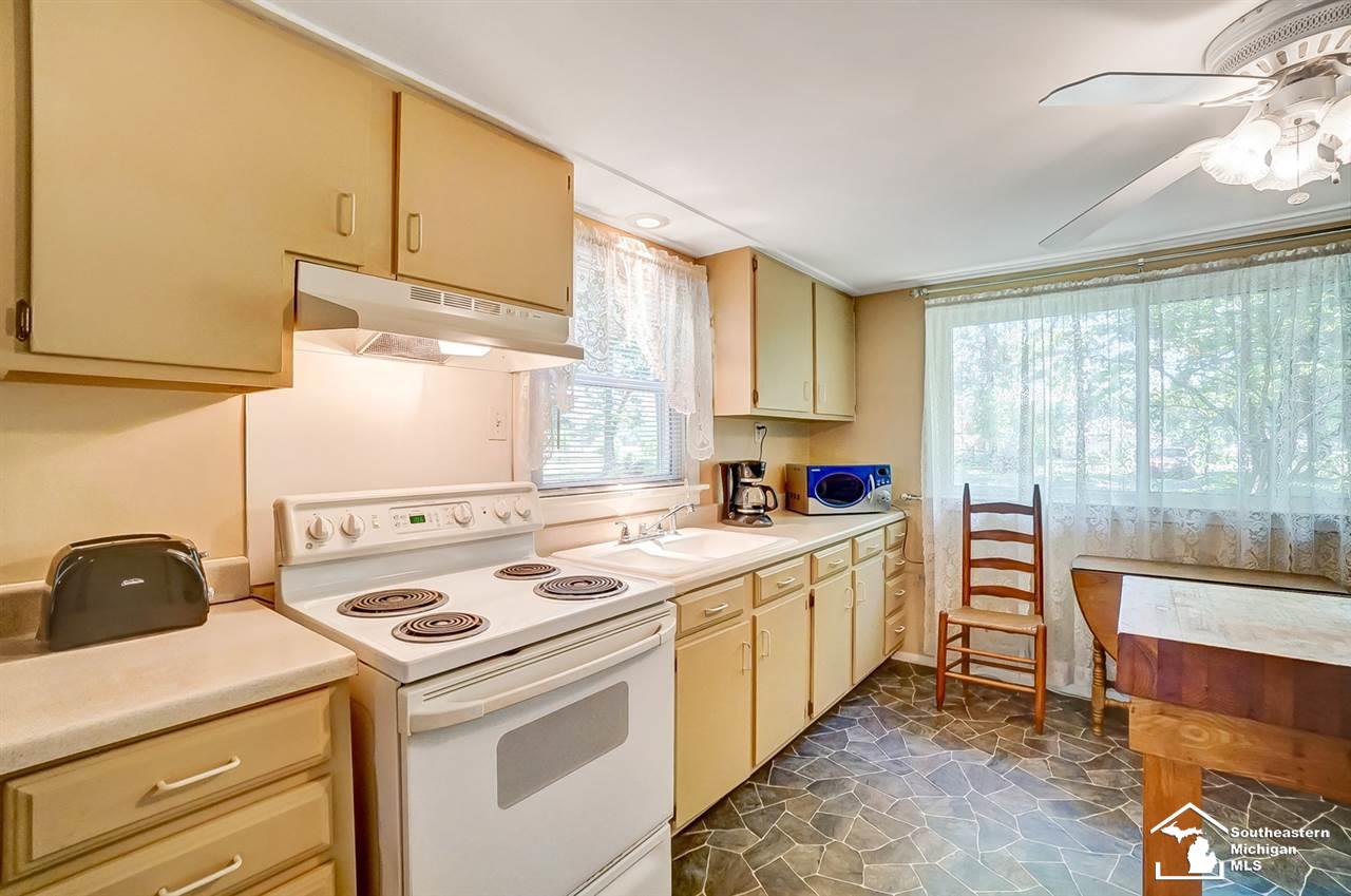 3198 West Sterns Road Lambertville, MI 48144 - Photo 7 of 30 50013907-6.JPG