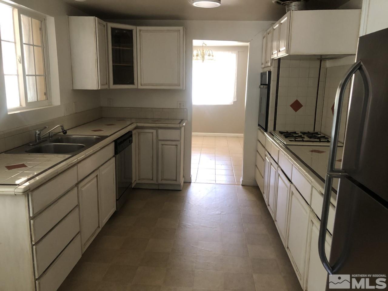 2065 Whitfield Way Reno, NV 89512 - Photo 4 of 21 Photo 4