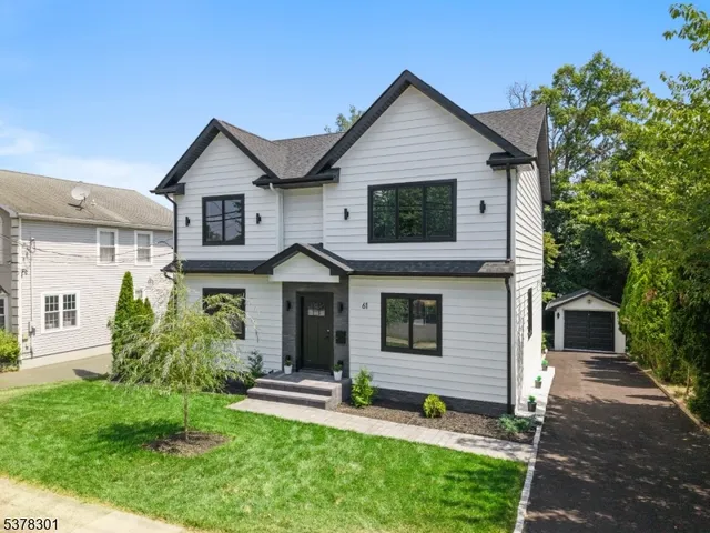 a view of a yard in front of house