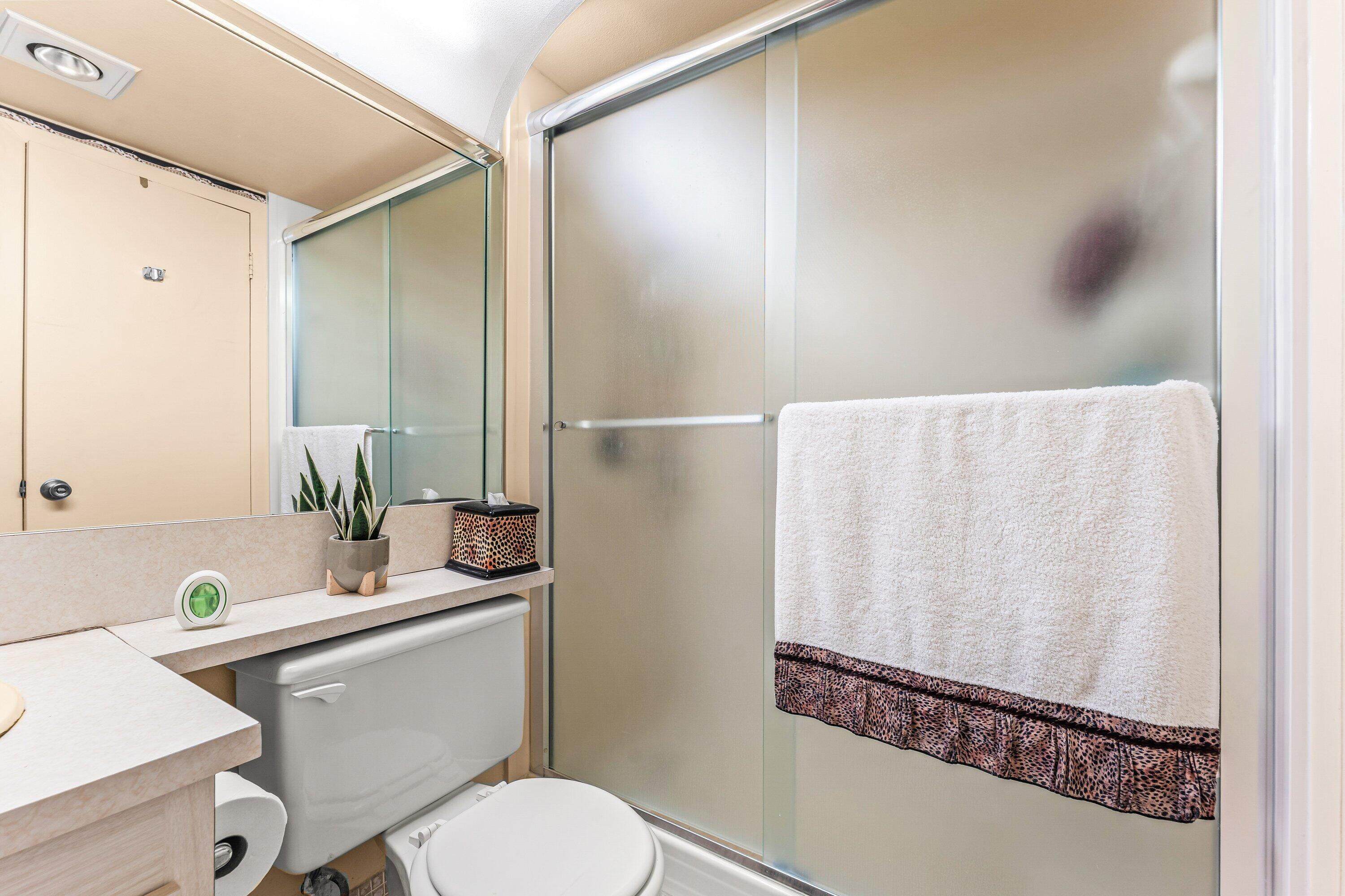 629 Fanshaw O Boca Raton, FL 33434 - Photo 16 of 24 017-629FanshawO-BocaRaton-FL-33434-SMALL