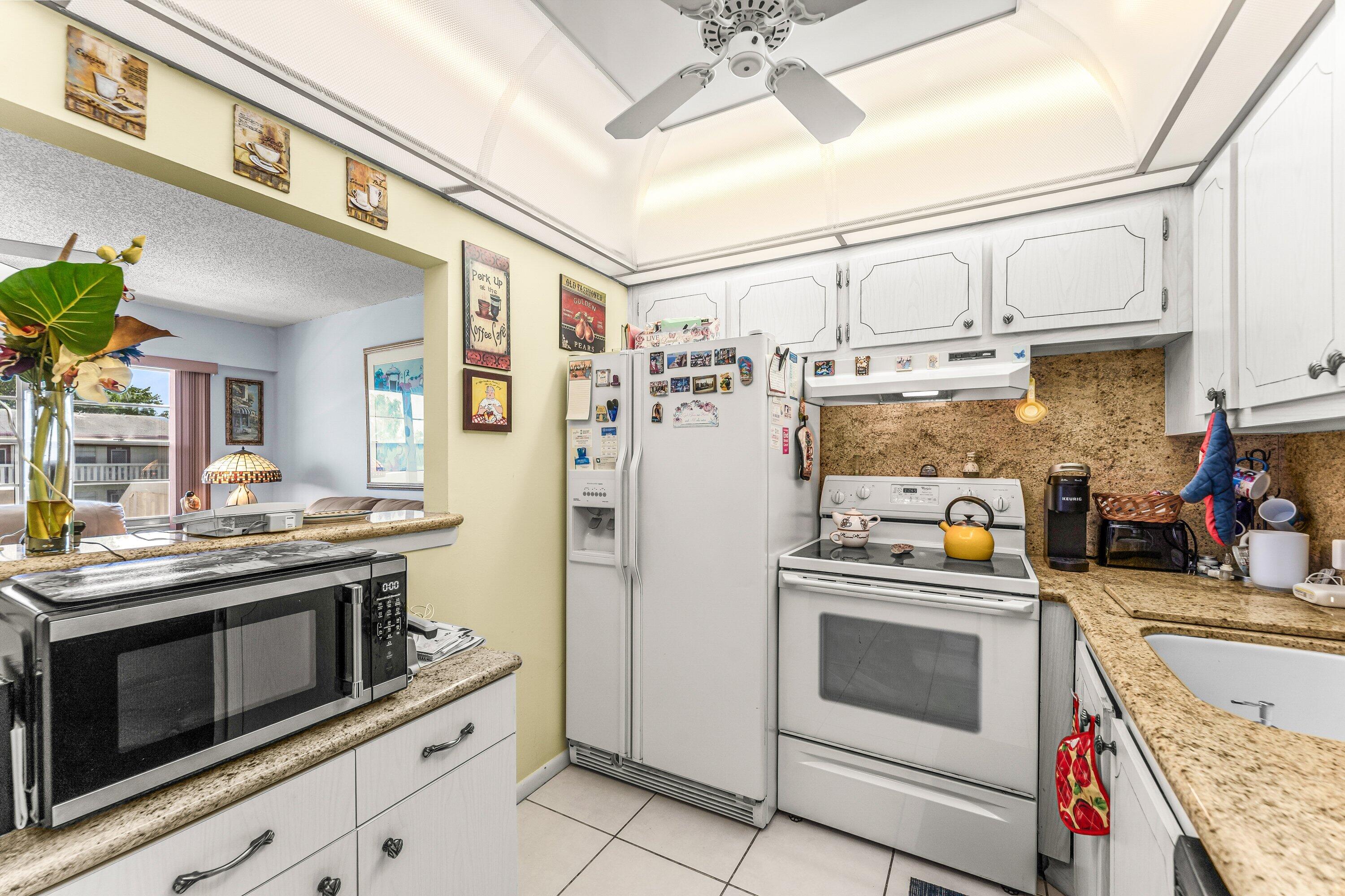 629 Fanshaw O Boca Raton, FL 33434 - Photo 6 of 24 010-629FanshawO-BocaRaton-FL-33434-SMALL