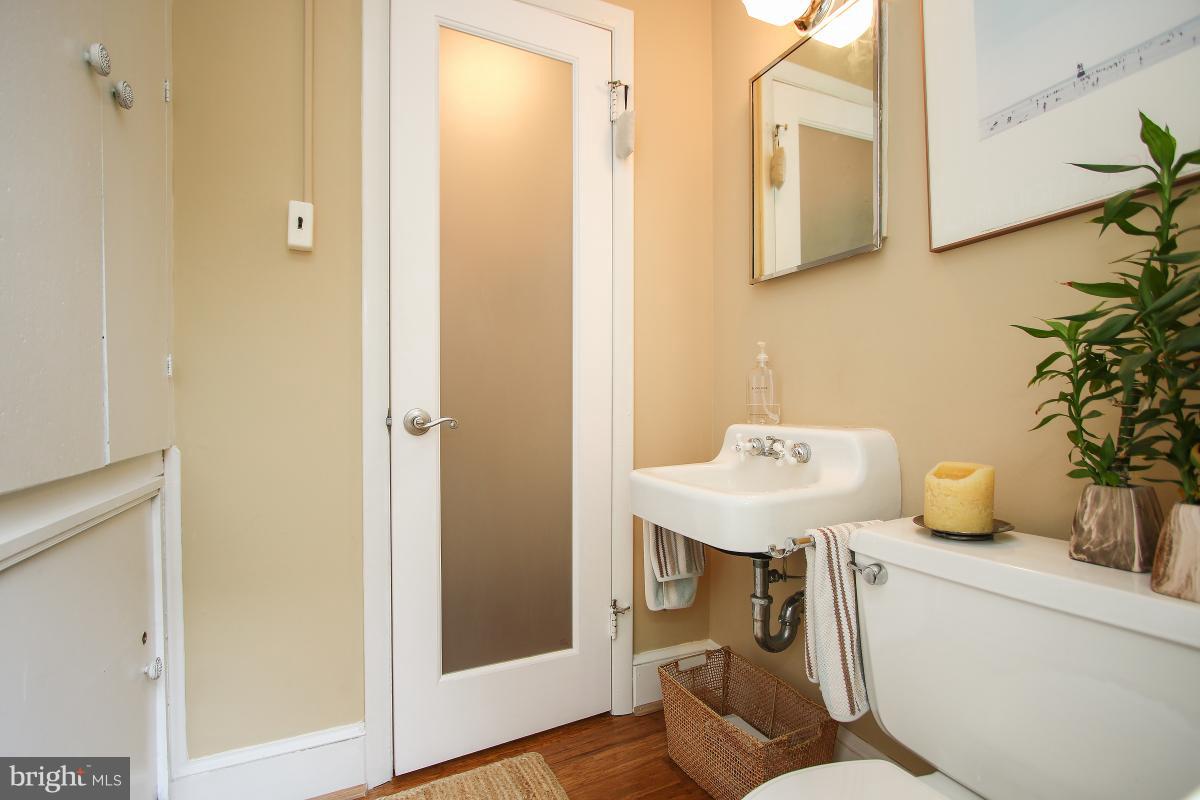 4401 River Road Northwest Washington, DC 20016 - Photo 14 of 30 Bath