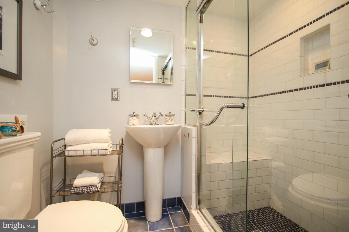 4401 River Road Northwest Washington, DC 20016 - Photo 21 of 30 Bath