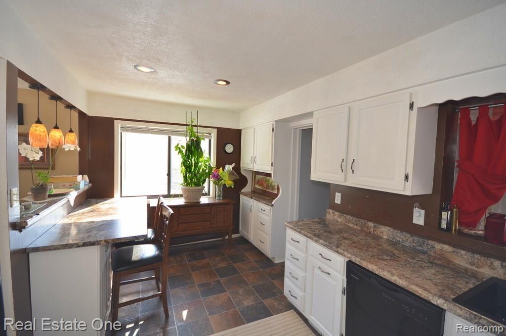 3038 Melvin Avenue Rochester, MI 48307 - Photo 8 of 25 7.JPG