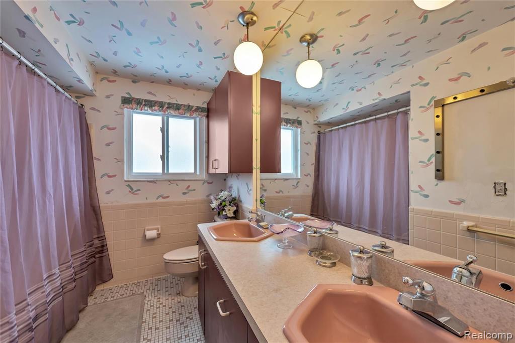 1005 Canterbury Road Grosse Pointe Woods, MI 48236 - Photo 25 of 33