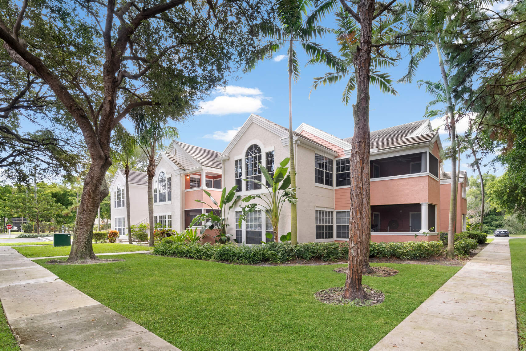 1055 Crystal Way, Unit J Delray Beach, FL 33444 - Photo 2 of 55 02