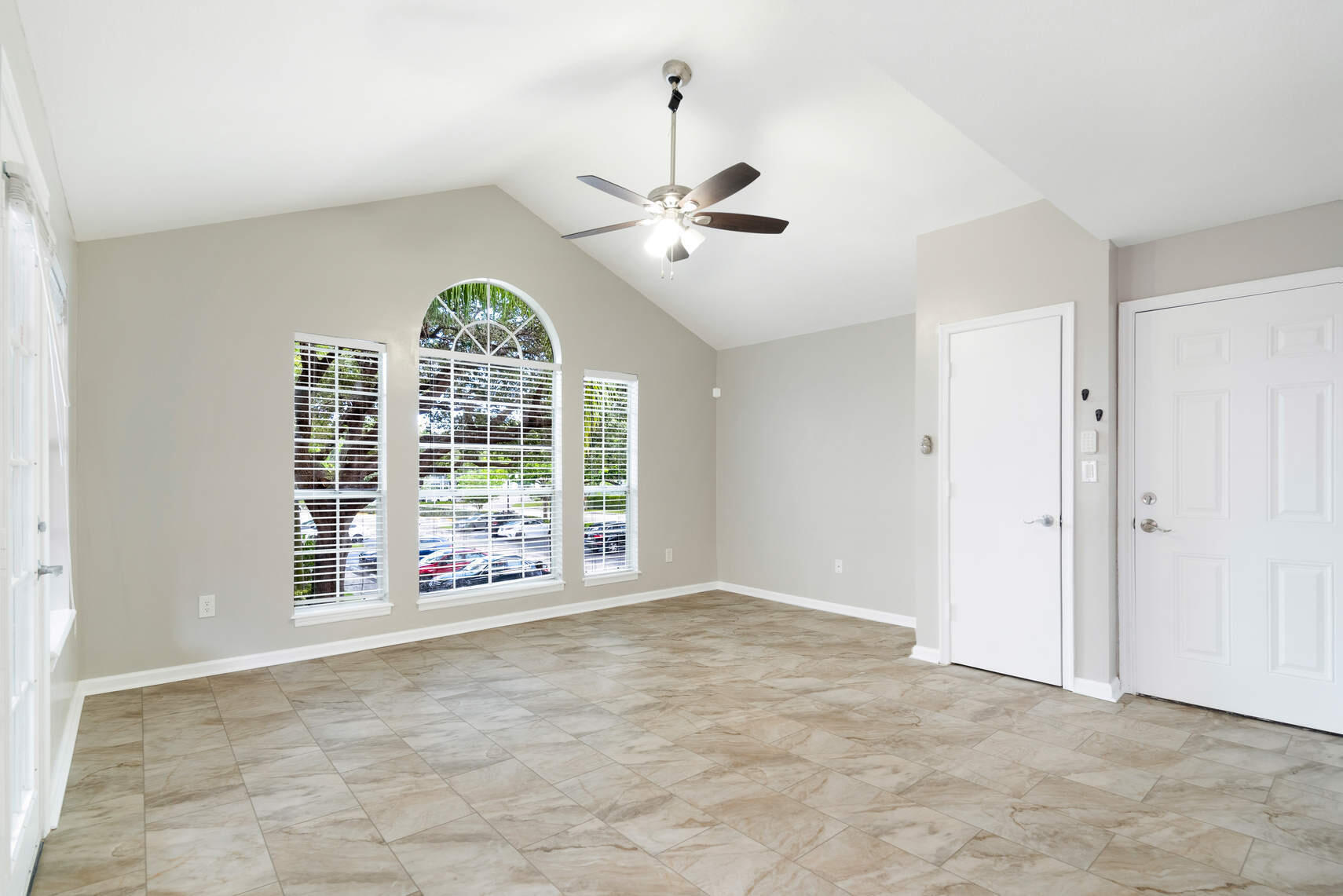 1055 Crystal Way, Unit J Delray Beach, FL 33444 - Photo 7 of 55 07