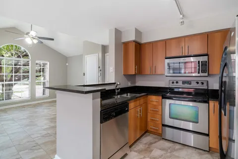 $2,500 | 1055 Crystal Way, Unit J, Delray Beach, FL 33444