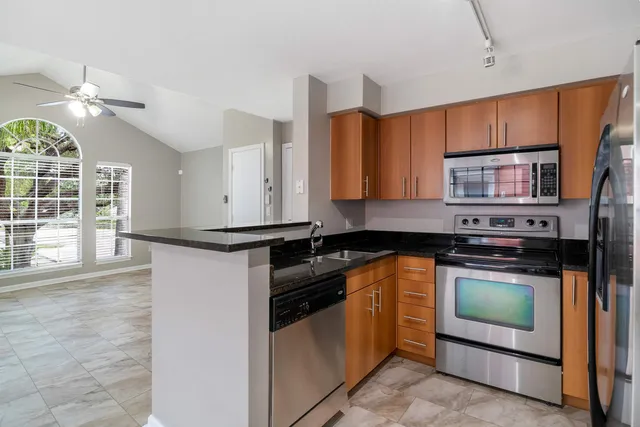 $2,500 | 1055 Crystal Way, Unit J, Delray Beach, FL 33444