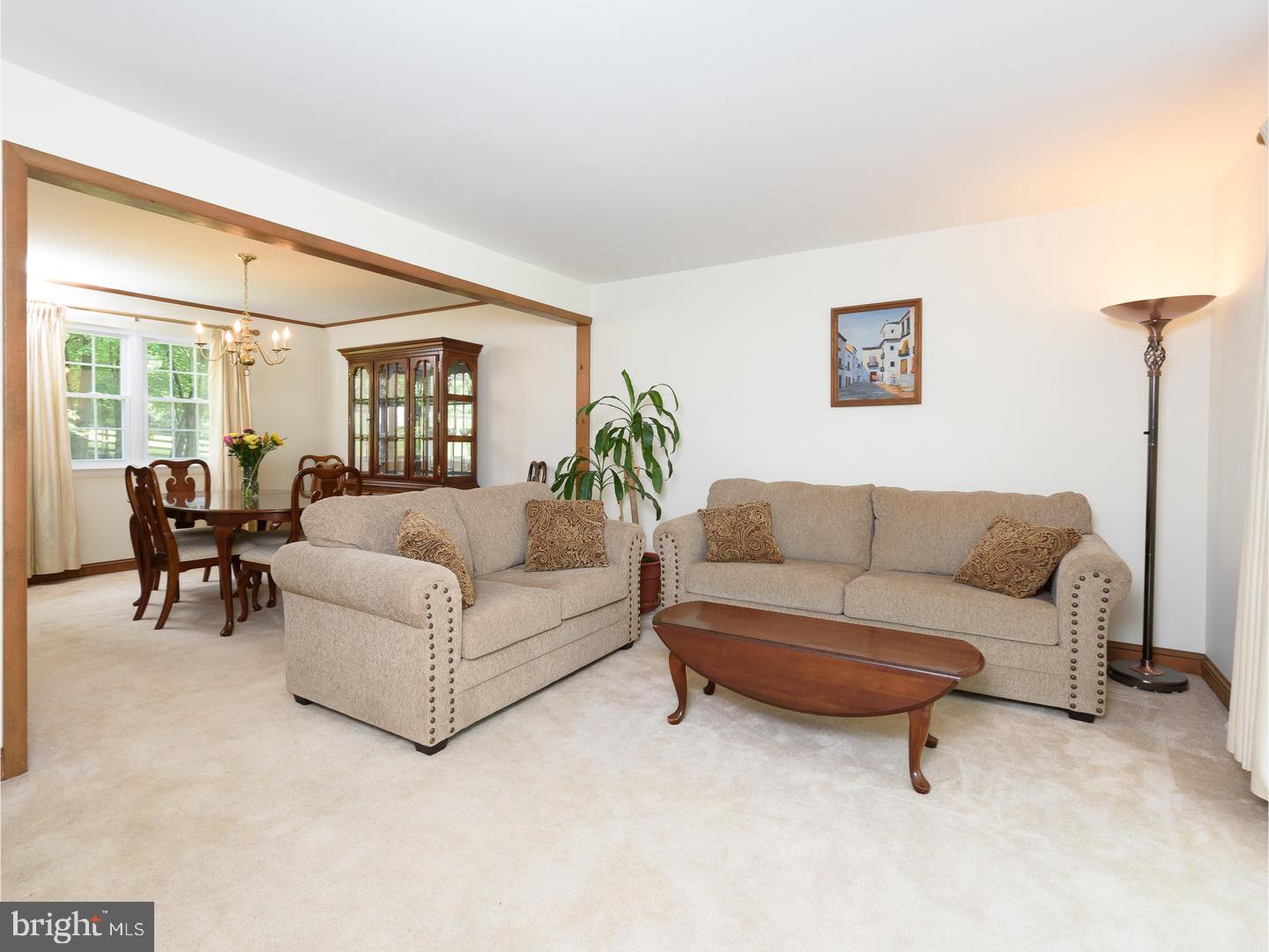 104 Wilson Circle Exton, PA 19341 - Photo 5 of 25 Living Room