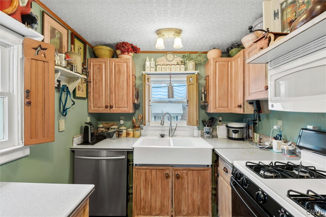 211 Center Street Manlius, NY 13066 - Photo 12 of 33