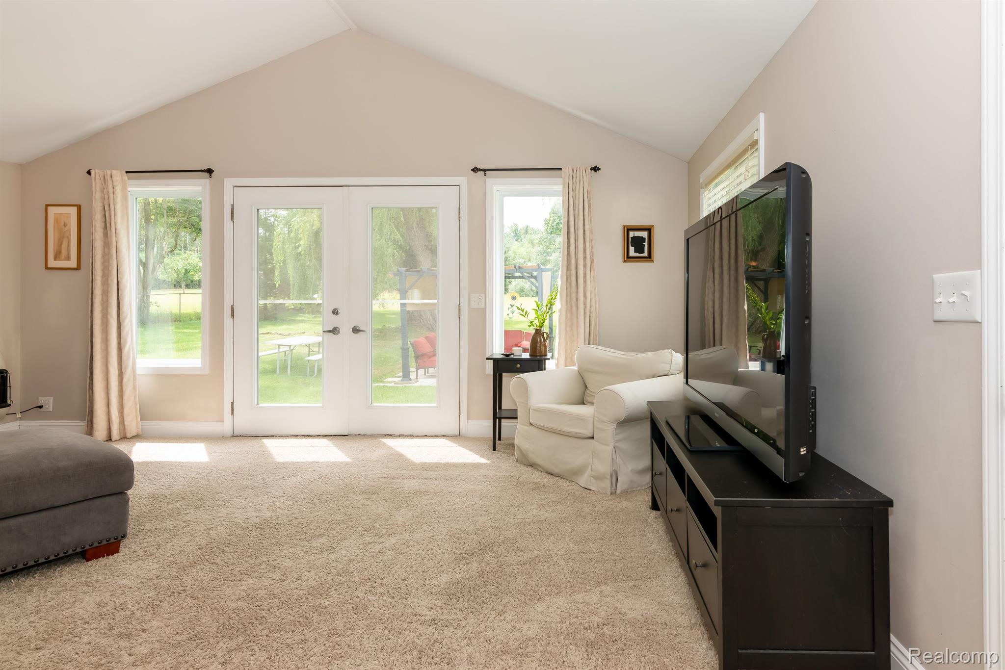 1323 Rowe Road Milford, MI 48380 - Photo 11 of 43 Gallery Image 11
