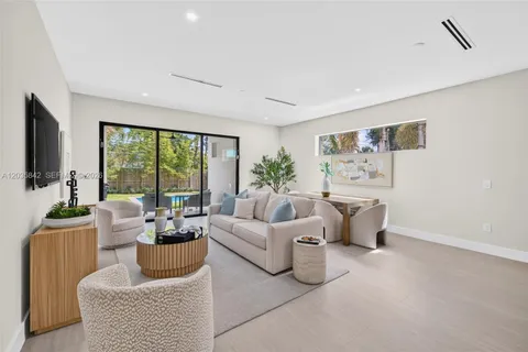$1,525,000 | 910 Southeast 13th Street, Fort Lauderdale, FL 33316