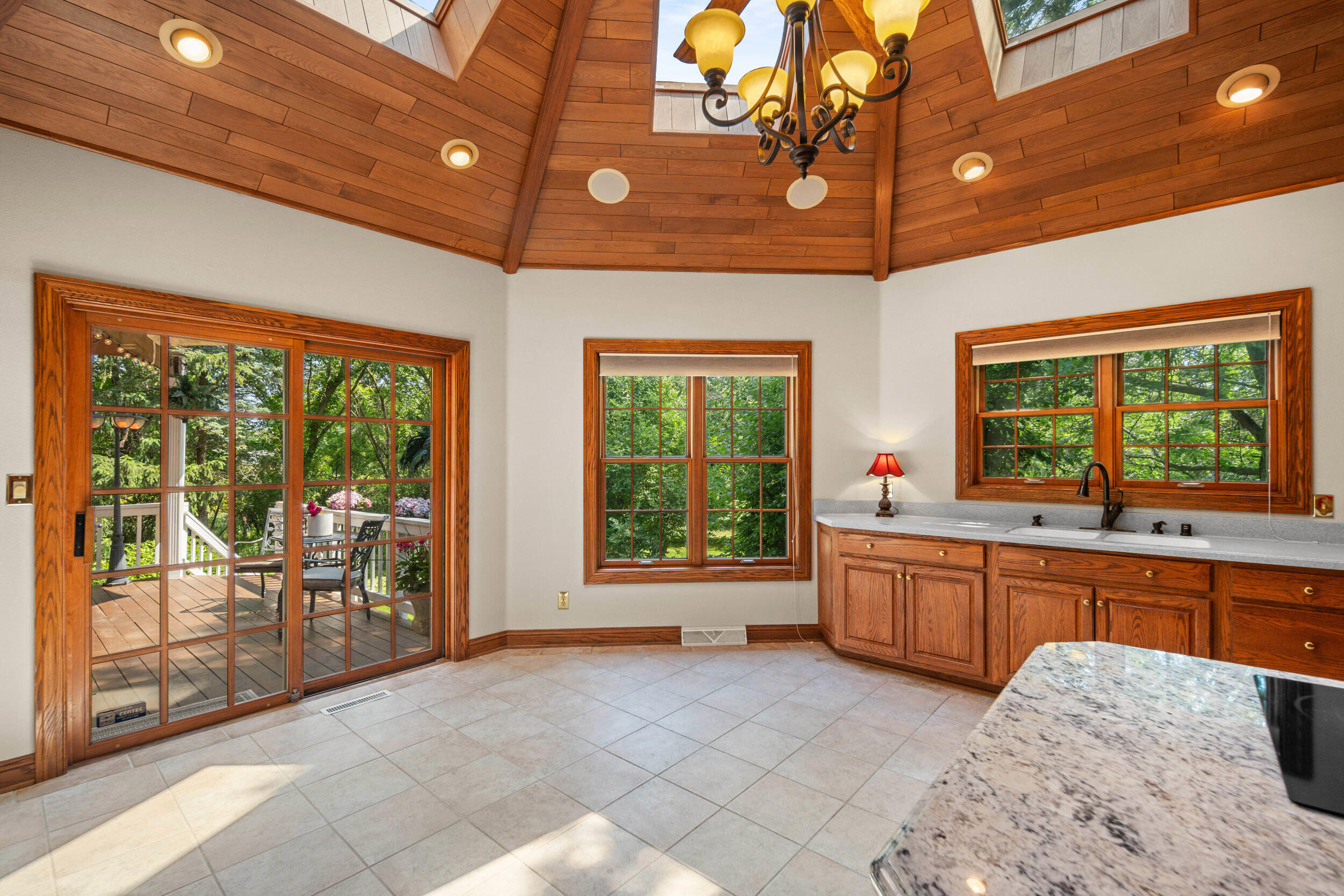 N27W5230 Hamilton Road Cedarburg, WI 53012 - Photo 16 of 67 Kitchen Dinette
