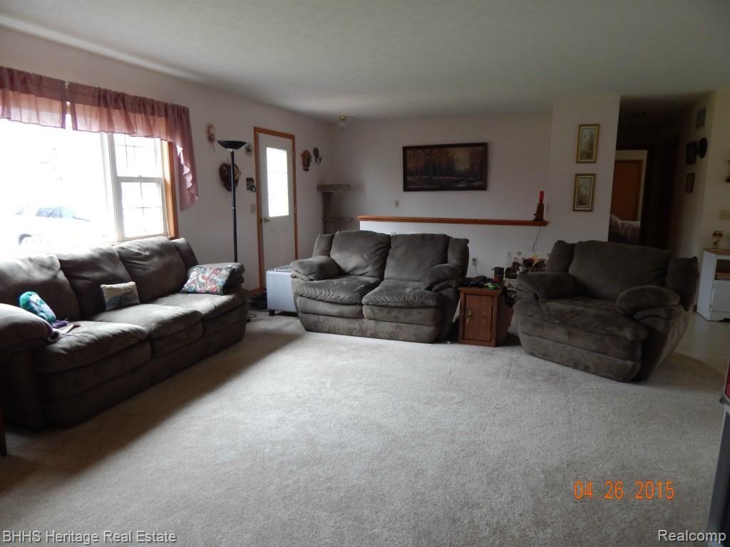 6501 Robb Road Fowlerville, MI 48836 - Photo 24 of 24 LIVINGROOM WITH OPEN FLOOR PLAN
