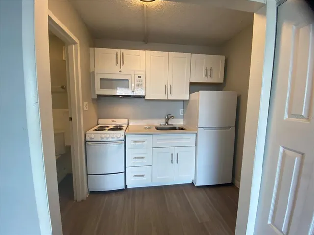 $895 | 515 Bon Air Street, Unit 140, Lakeland, FL 33805