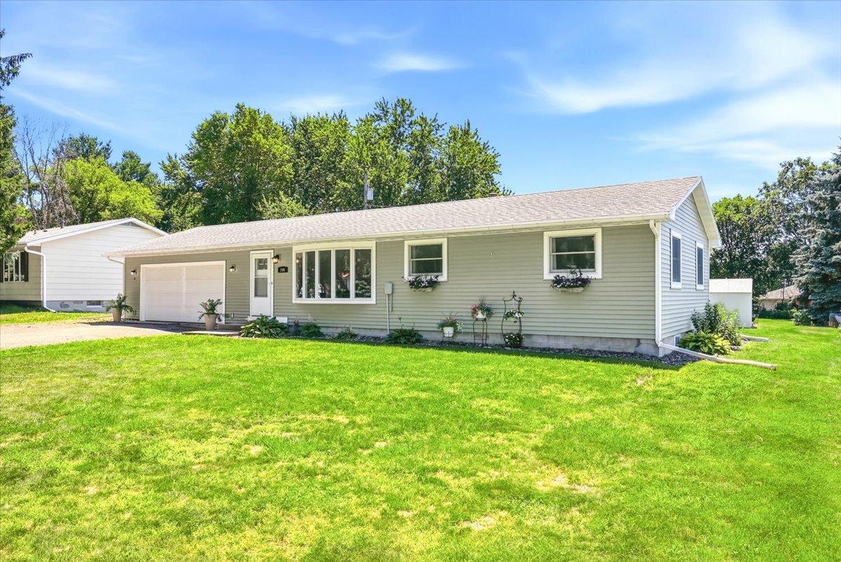 204 West Pine Street Roberts, WI 54023 - Photo 2 of 24