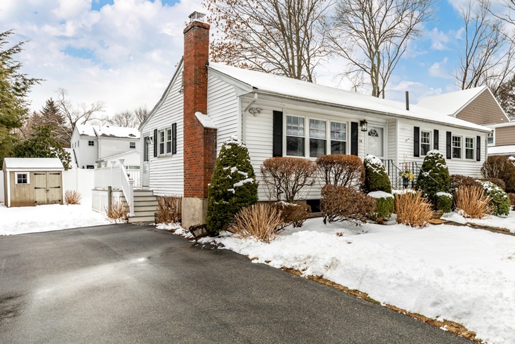 10 Springvale Road Reading, MA 01867 - Photo 2 of 23 Gallery Image 2
