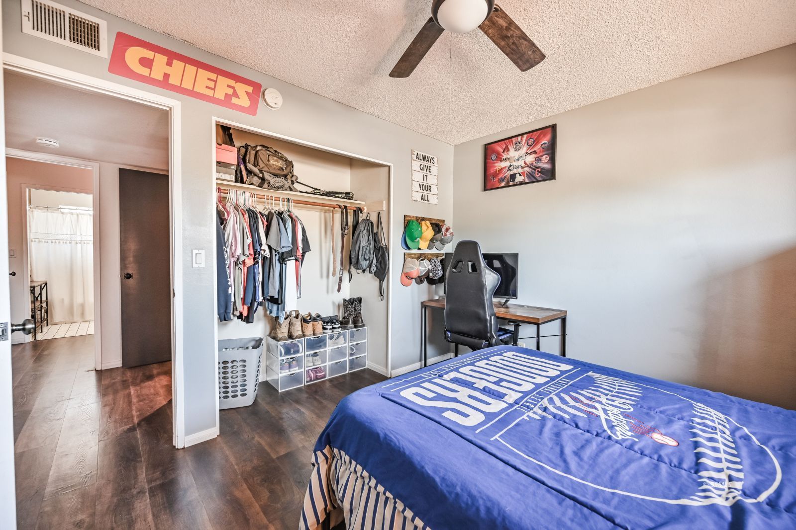 719 Sherri Street Ridgecrest, CA 93555 - Photo 23 of 36 a bedroom with a bed and a table