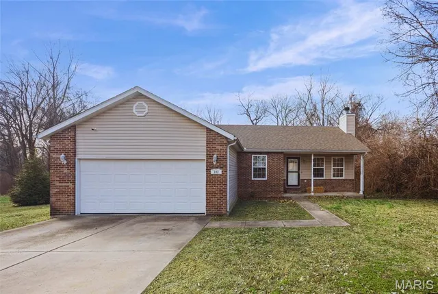 $190,000 | 102 Dogwood Lane, Fairview Heights, IL 62208