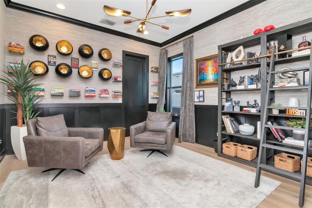 4111 West Swann Avenue Tampa, FL 33609 - Photo 40 of 49 a living room with furniture and a flat screen tv