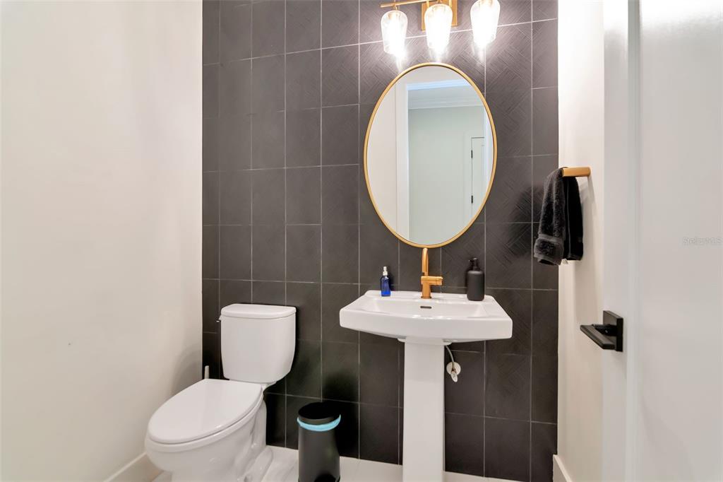 4111 West Swann Avenue Tampa, FL 33609 - Photo 41 of 49 a bathroom with a toilet sink and mirror