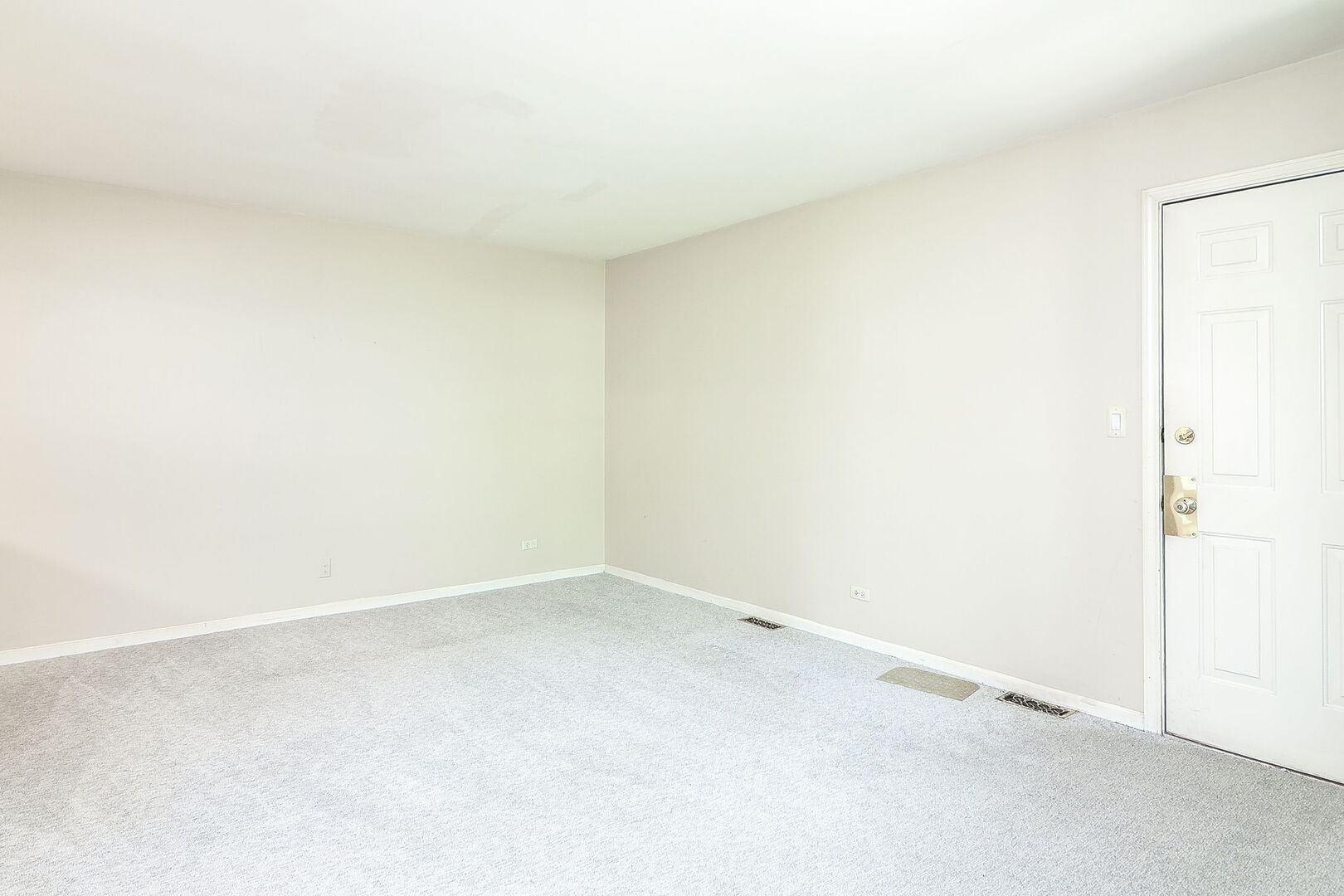 164 Springdale Lane Bloomingdale, IL 60108 - Photo 11 of 30 a view of an empty room