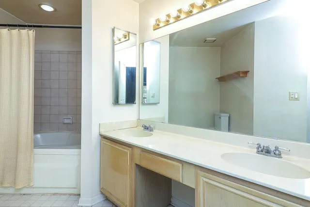 $375,000 | 164 Springdale Lane, Bloomingdale, IL 60108