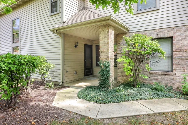 $375,000 | 164 Springdale Lane, Bloomingdale, IL 60108