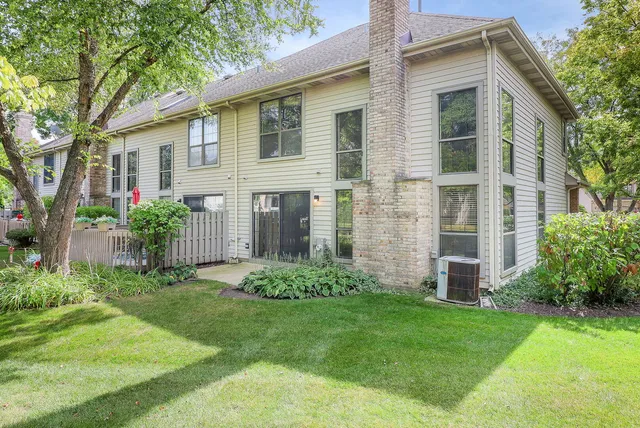 $375,000 | 164 Springdale Lane, Bloomingdale, IL 60108