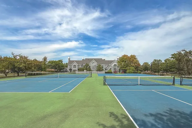 $375,000 | 164 Springdale Lane, Bloomingdale, IL 60108