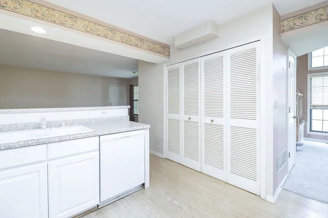 $375,000 | 164 Springdale Lane, Bloomingdale, IL 60108