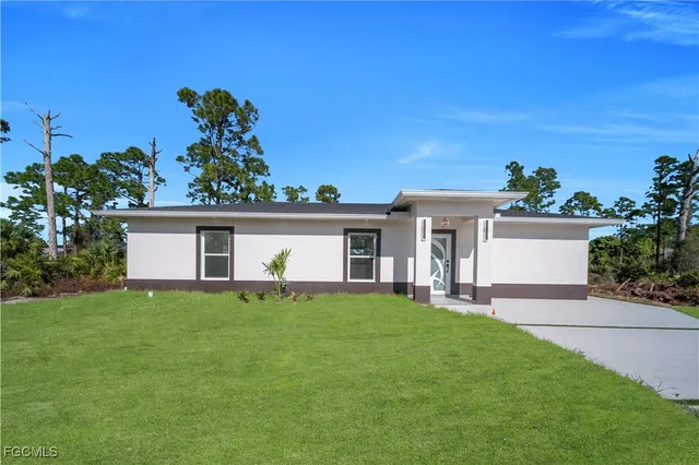 $279,900 | 855 Foxtail Street East, Lehigh Acres, FL 33974